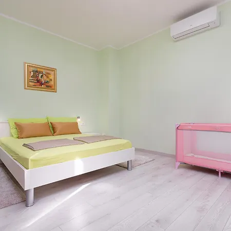 Valnea - For Five People In The Center Of Apartment Porec