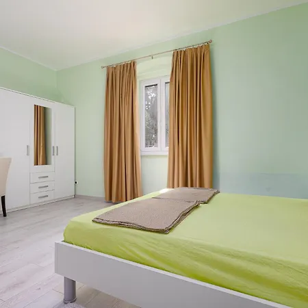 Valnea - For Five People In The Center Of Пореч