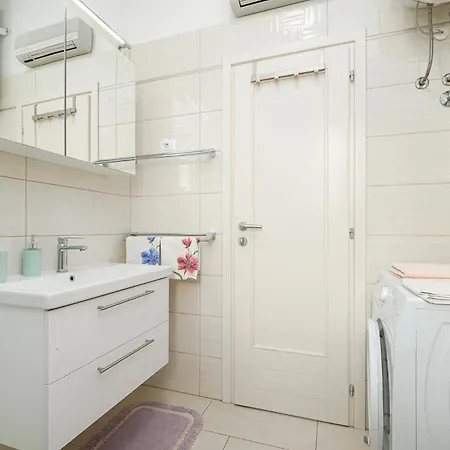 Apartment Valnea - For Five People In The Center Of *